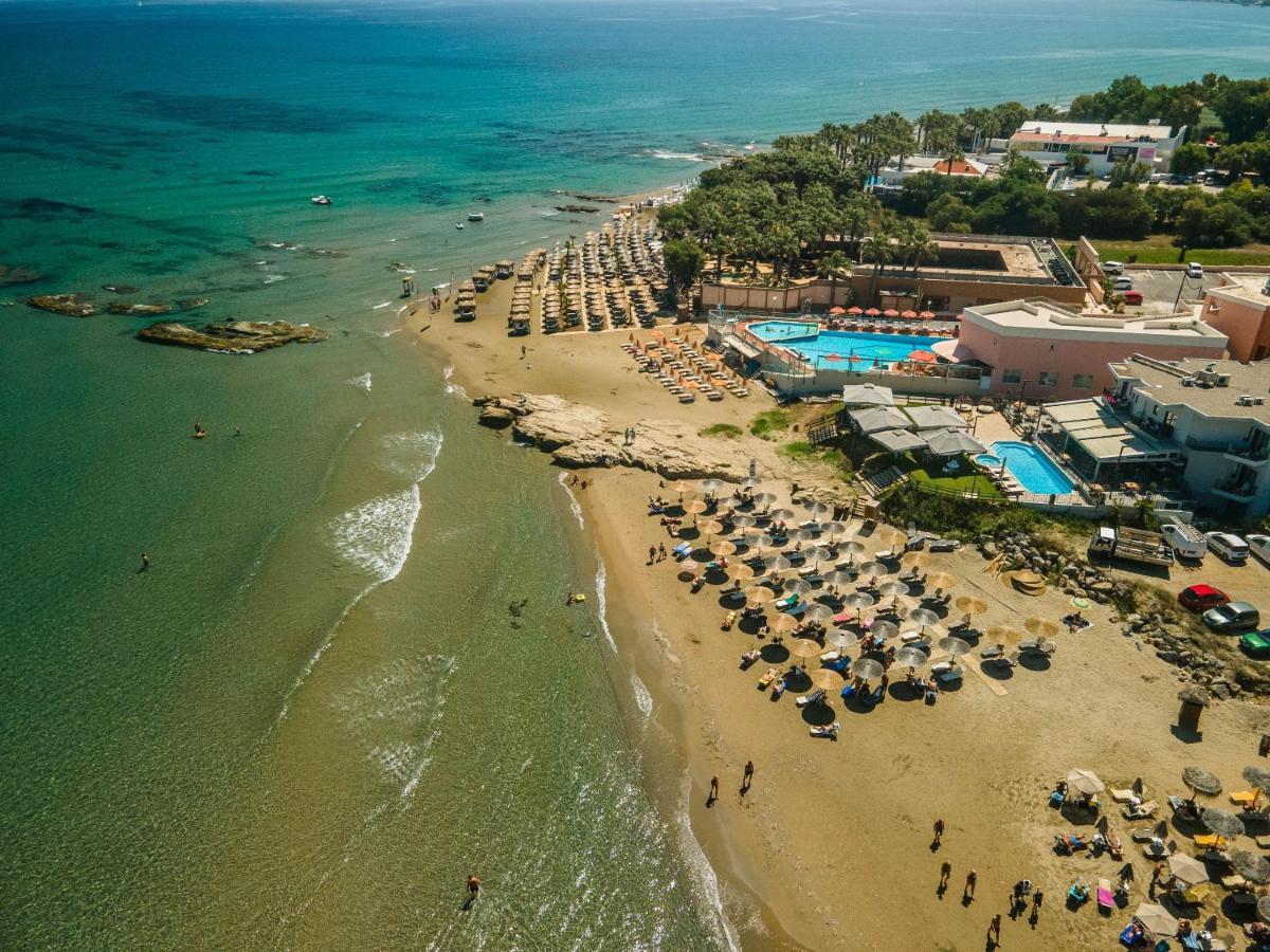 Manos Beachside Apartments Agia Marina Екстериор снимка