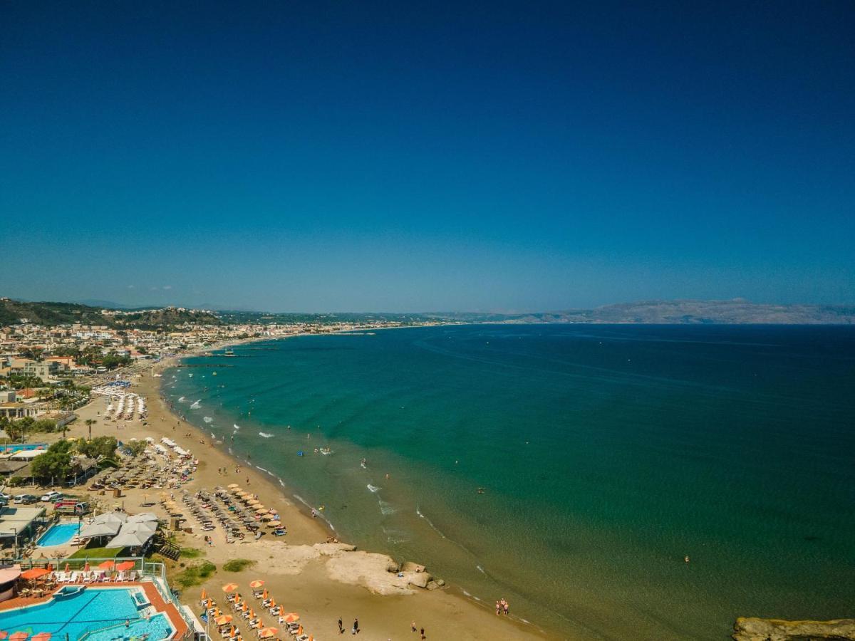 Manos Beachside Apartments Agia Marina Екстериор снимка