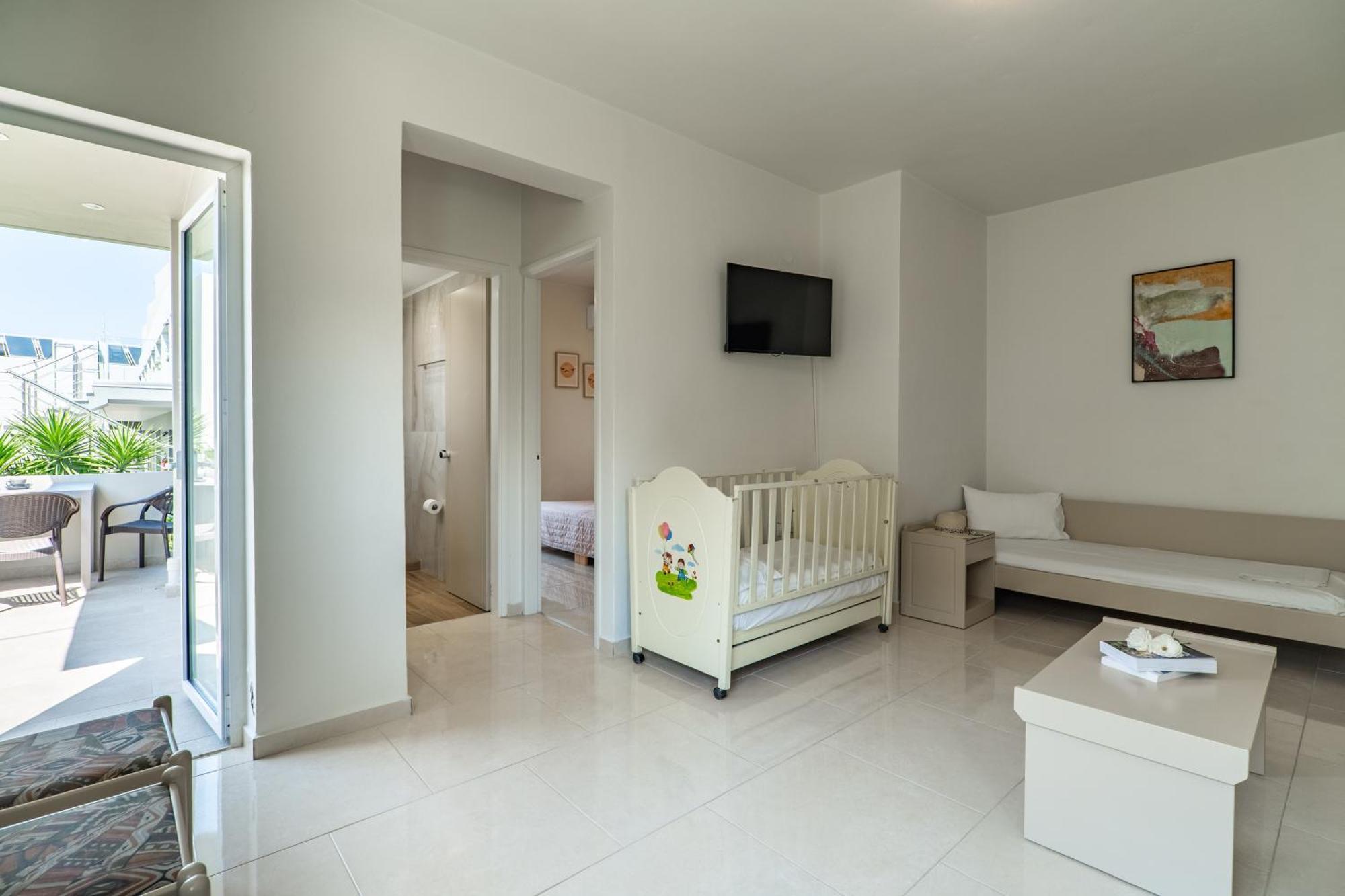 Manos Beachside Apartments Agia Marina Стая снимка