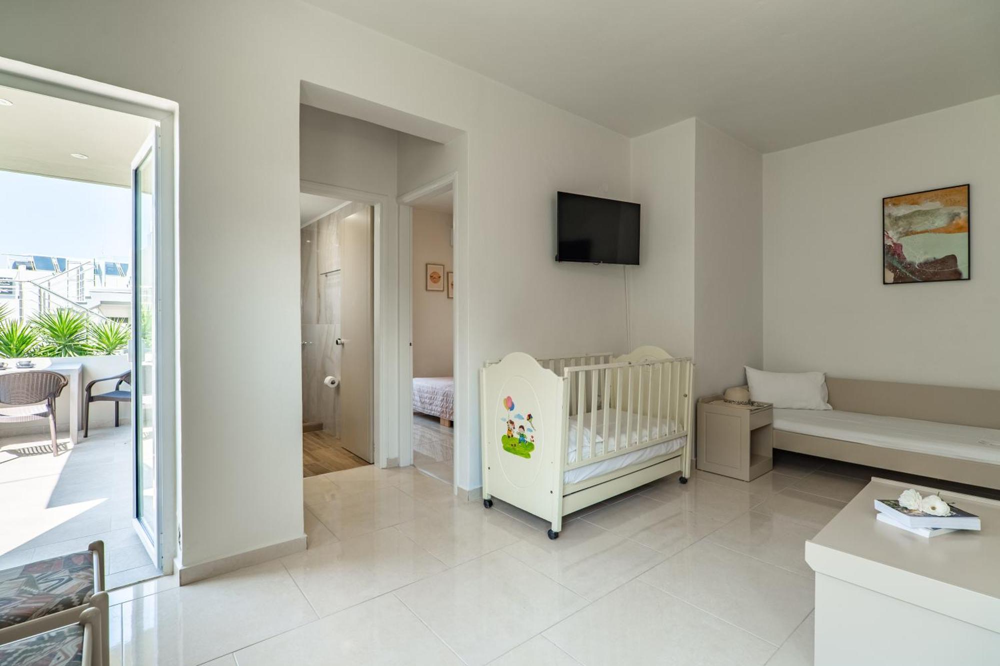 Manos Beachside Apartments Agia Marina Стая снимка